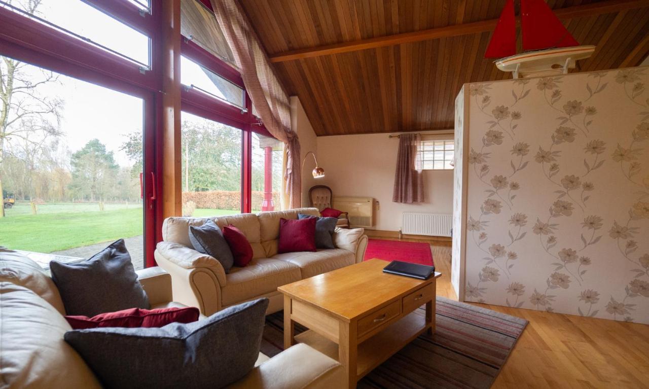 Surlingham Lodge Studio Large Family Cottage NWI Exterior foto